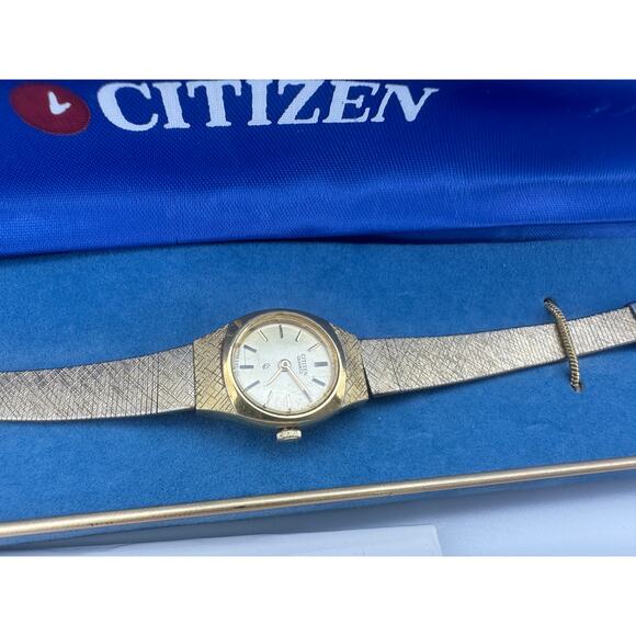 Vintage 1980\'s Citizen watch with Original box main image 4